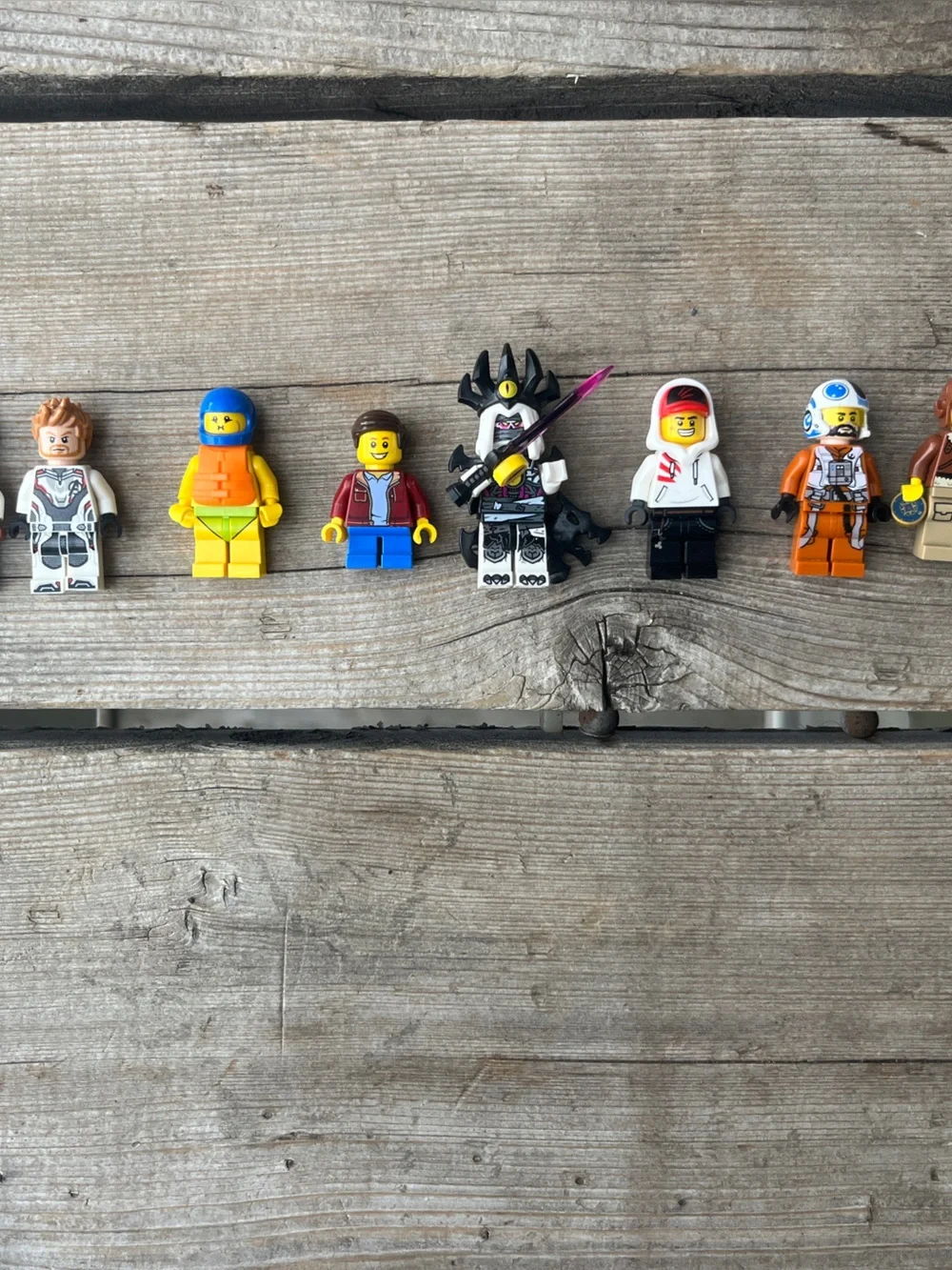 8 Lego mini figure